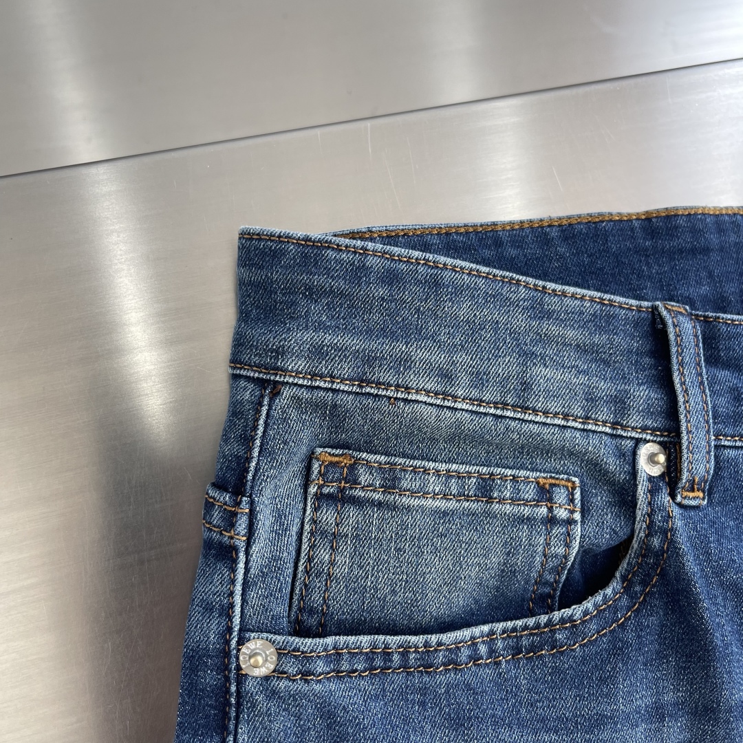 Loewe Men's 2025 Spring/Summer Collection Premium Cotton Denim Jeans 4 cmp i1742466518459 1529 0 1