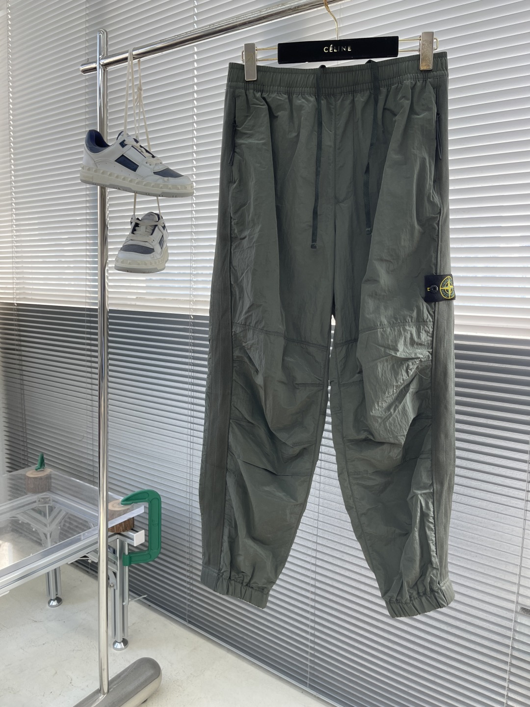 Stone Island 2025 Spring Collection Black Gold Silk Metal Pants - Upgrade