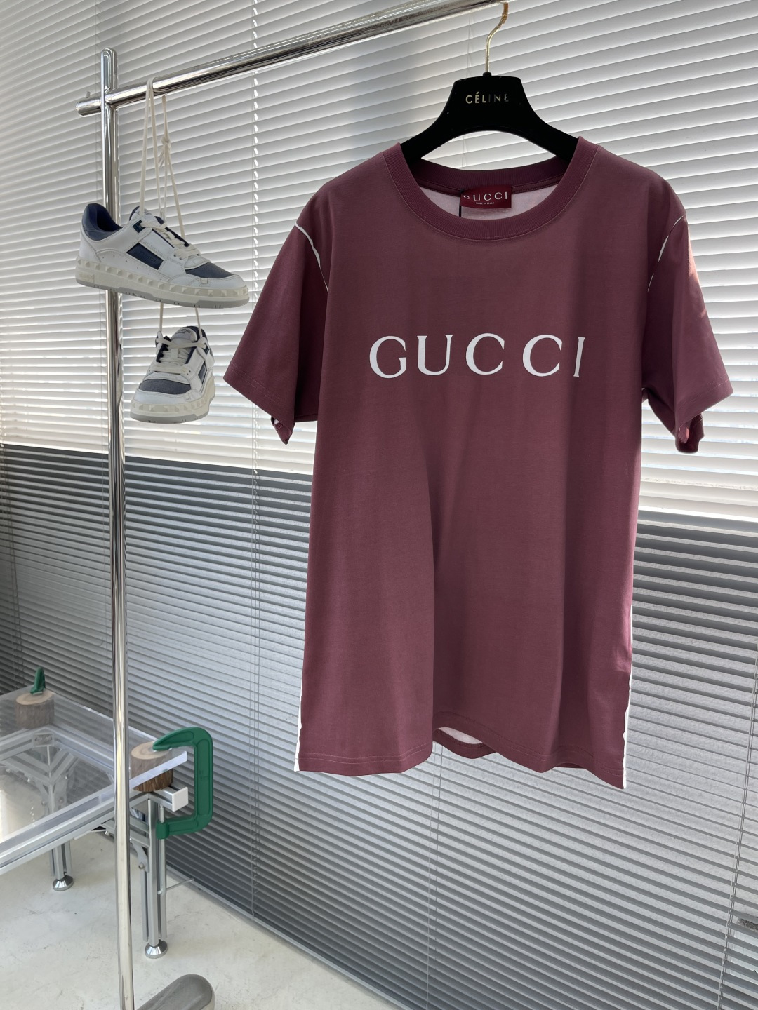 NO:135910,-GUCC25ss new standard version knitted cotton T-shirt cleverly incorporates Gucci reflective printing to highlight the brand's charm. S.M.L.XL S-shirt length 72 bust 108 shoulder width 45.5 M-shirt length 74 bust 112 shoulder width 47.5 L-shirt length 76 bust 116 shoulder width 49.5 XL-shirt length 78 bust 120 shoulder width 51.5,,gucci,tees, t-shirt,alexander wang19860909-GUCC25ss新款标准版型针织棉T恤巧妙融入Gucci反光印花,彰显品牌魅力. 码数S.M.L.XL S码衣长72 胸围108 肩宽45.5 M码衣长74 胸围112 肩宽47.5 L码衣长76 胸围116 肩宽49.5 XL码衣长78 胸围120 肩宽51.5,,gucci,tees，t-shirt,alexander wang,Men's clothing