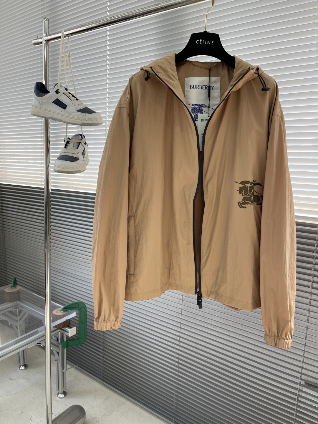 Burberry Lightweight Jacket with Horseferry Print in Camel - Spring/Summer 2025 2 cmp i1742556037312 2200 0 6
