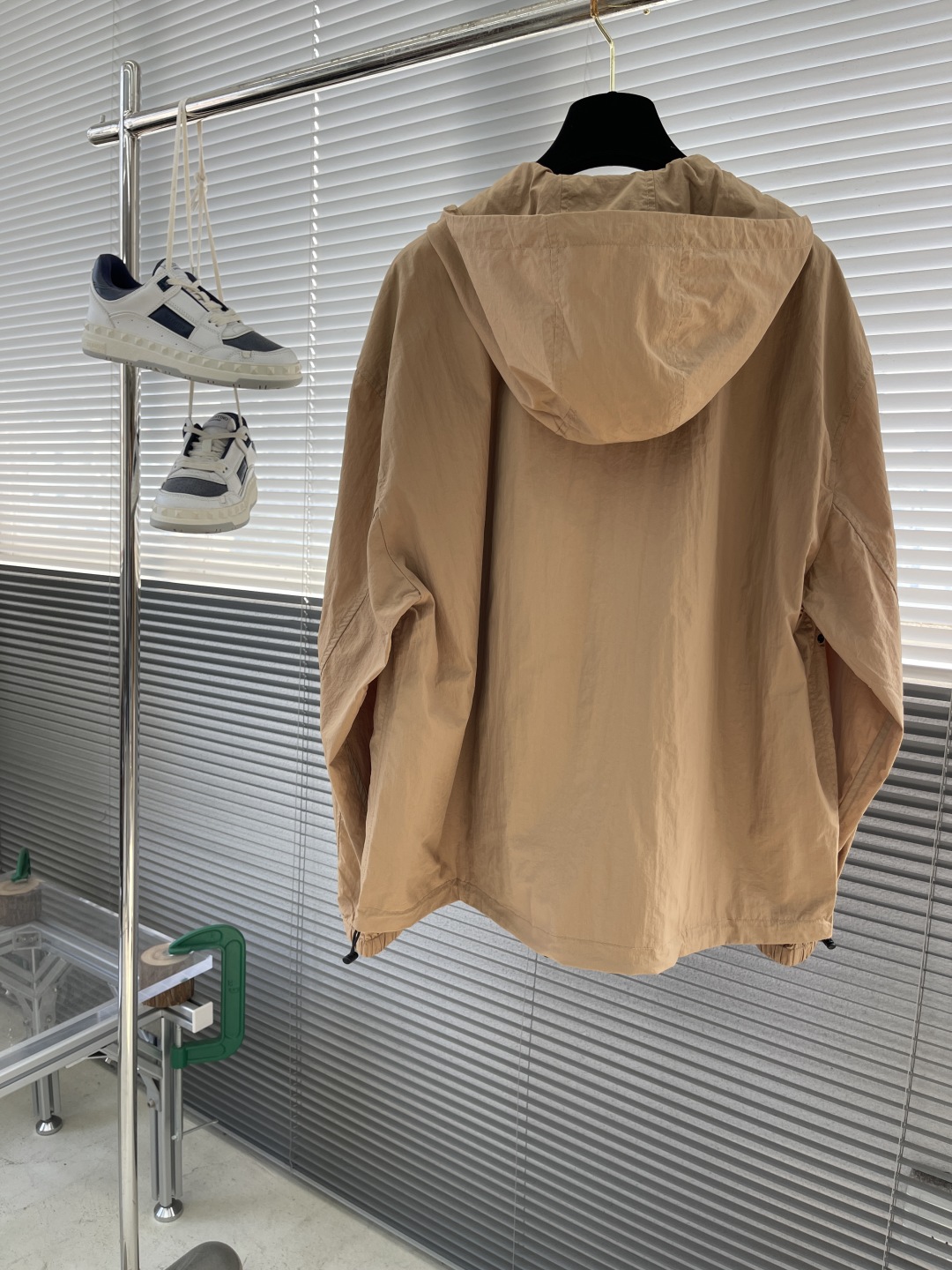 Burberry Lightweight Jacket with Horseferry Print in Camel - Spring/Summer 2025 8 cmp i1742556037320 8009 0 7
