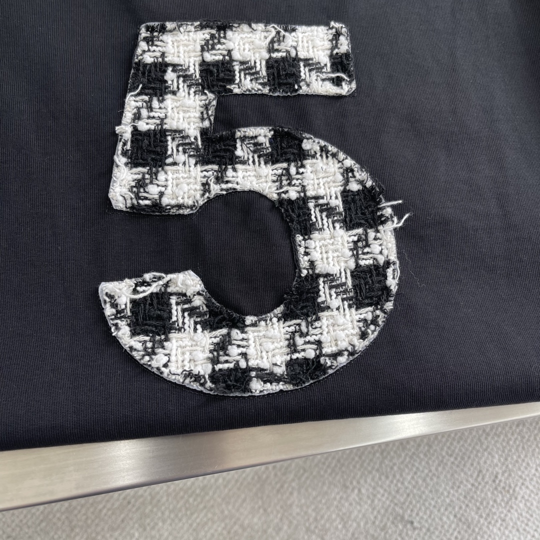 Chanel Unisex Fashion Short Sleeve Tee - Comfortable 420g Fabric, Stylish Design 8 cmp i1742640829711 2673 0 5