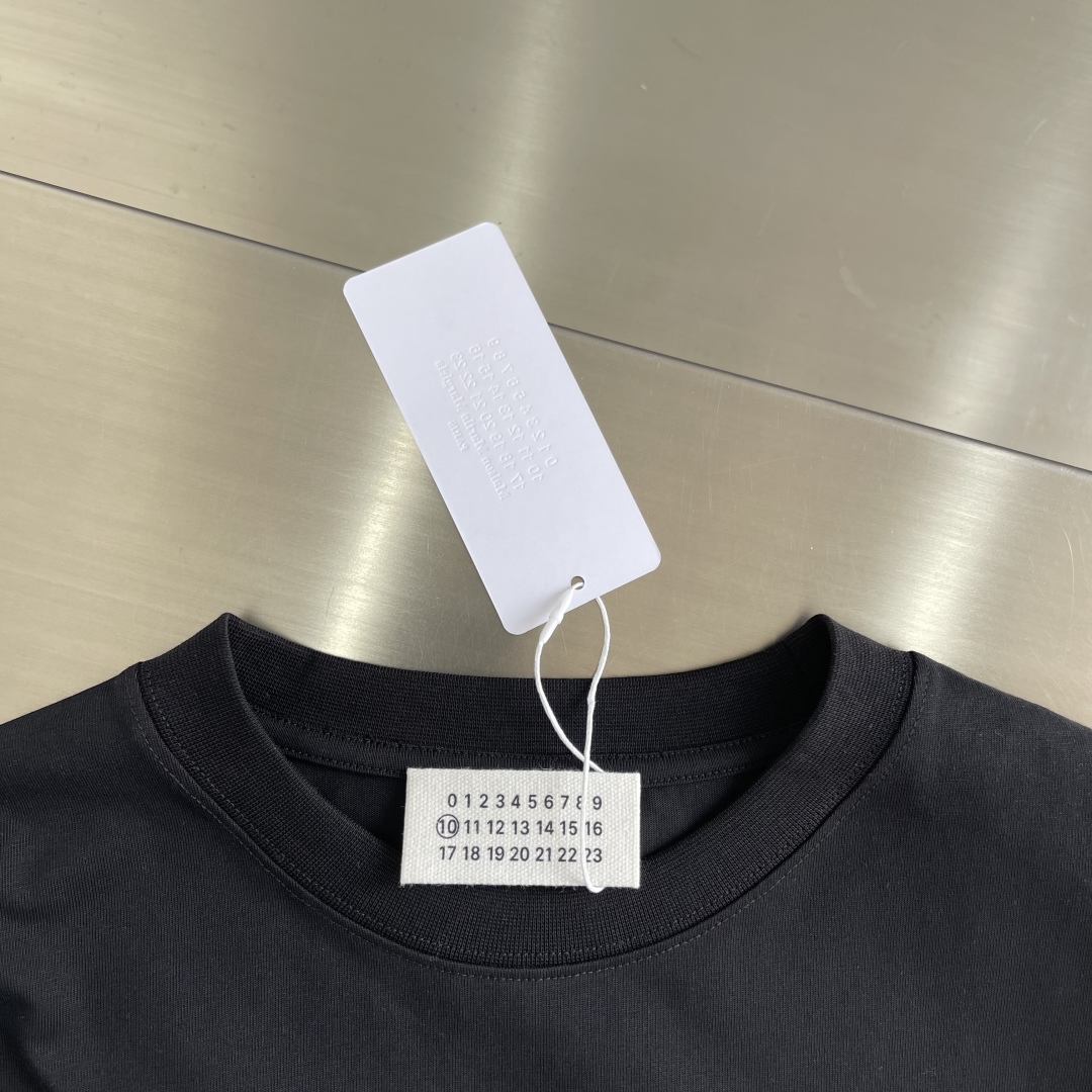 Maison Margiela Men's Black Number Print Short Sleeve T-Shirt 3 cmp i1742814047027 7836 0 1