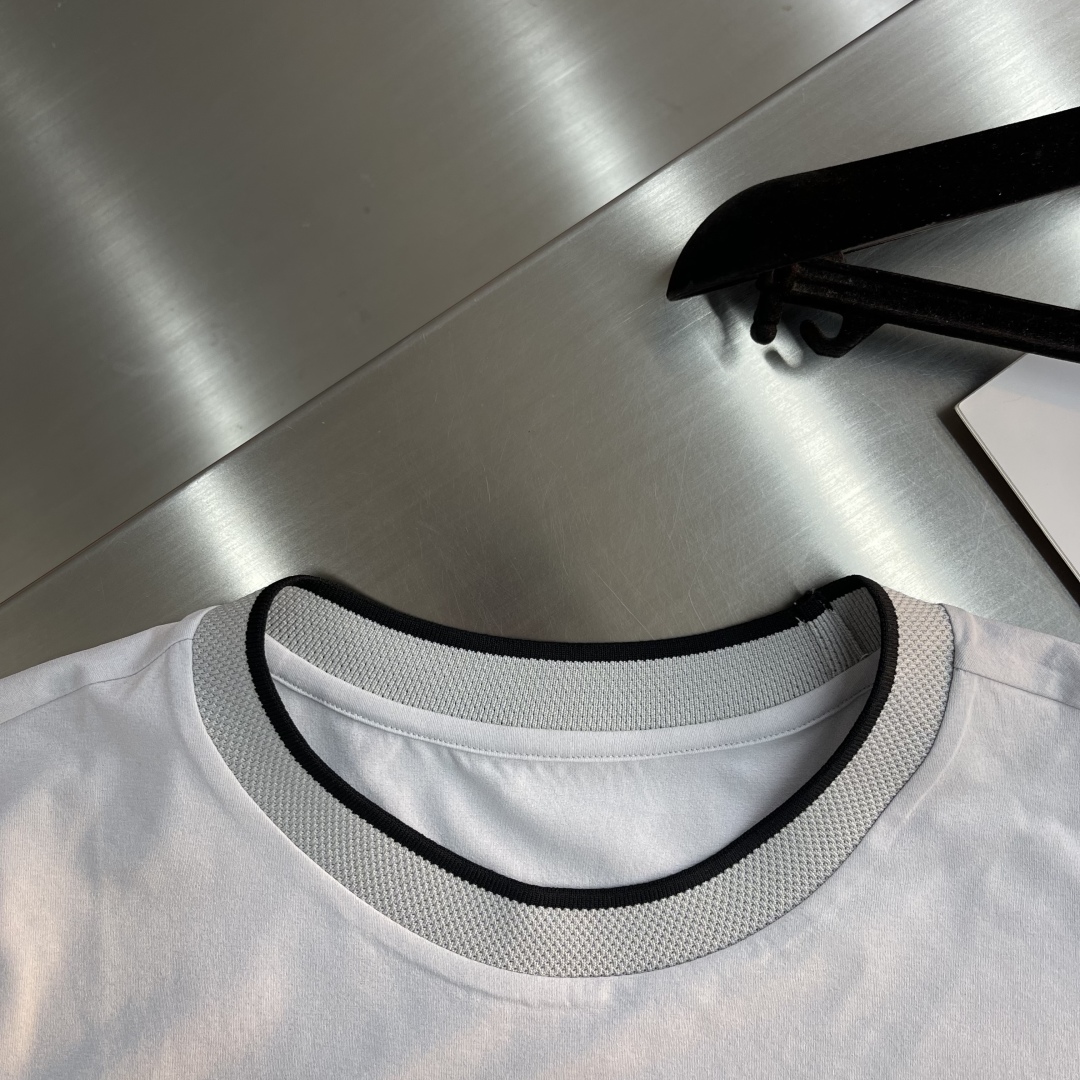 Burberry 2025 Spring/Summer White T-Shirt with BB Logo, Comfortable and Stylish 4 cmp i1742814459669 4640 0 1
