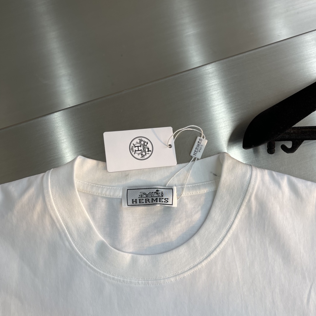 Hermès Paris 2025 Men's Crew Neck T-Shirt - Classic Design, Comfortable Fit 4 cmp i1742814707501 5274 0 1