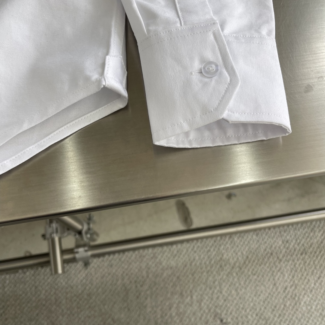 Thom Browne White Oxford Shirt with Snake Embroidery and Four-Bar Stripe 6 cmp i1742815543255 5593 0 3