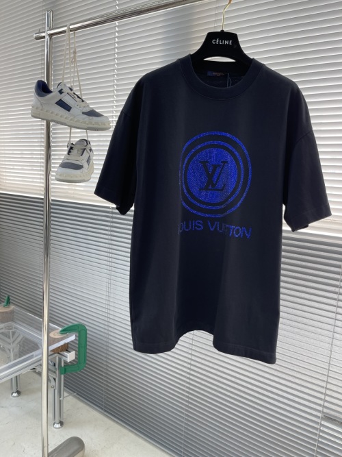 Louis Vuitton 2025 Rhinestone T-Shirt,Premium Cotton,Unisex Design 1 Louis Vuitton 2025 Rhinestone T-Shirt,Premium Cotton,Unisex Design