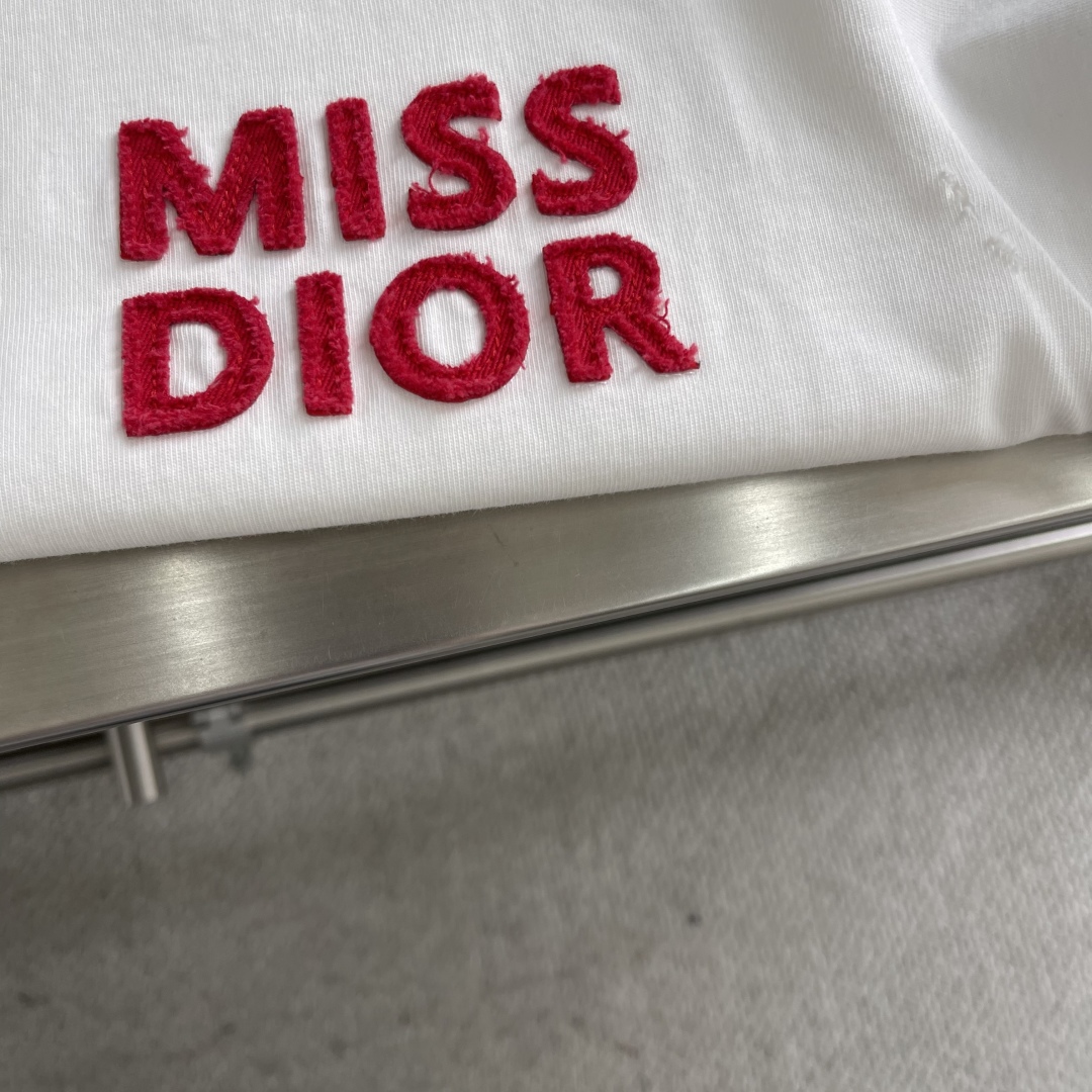 Dior 25SS White T-Shirt with 'Miss Dior' Embroidery, Unisex Oversized Fit 5 cmp i1742895792195 7298 0 1