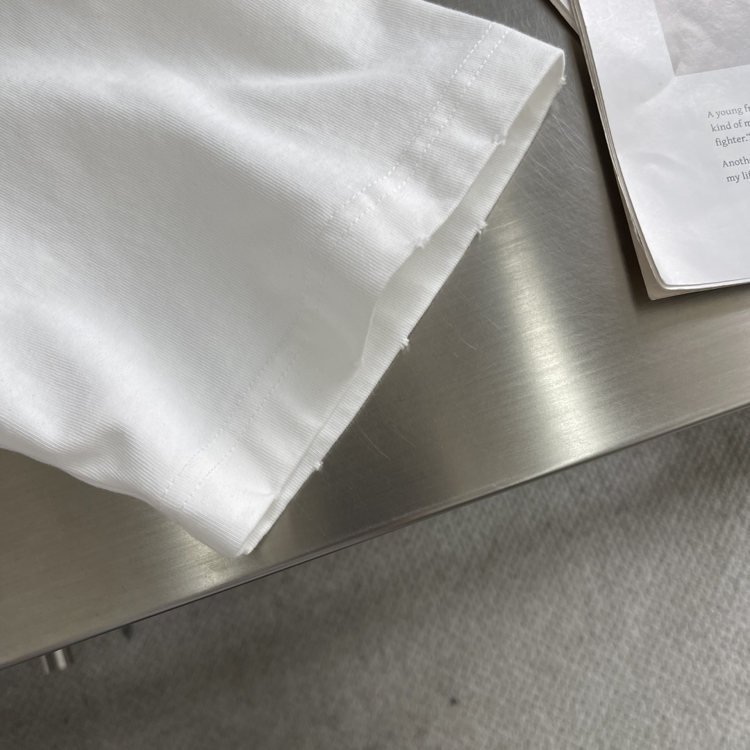 Dior 25SS White T-Shirt with 'Miss Dior' Embroidery, Unisex Oversized Fit 6 cmp i1742895792388 9401 0 3