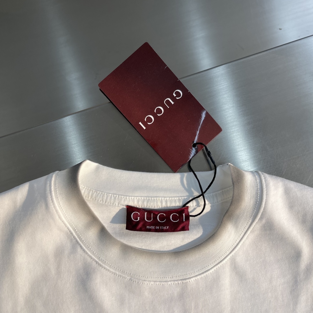 Gucci Logo Print Cotton T-Shirt | Unisex Short Sleeve Tee 4 cmp i1742896555029 6461 0 1