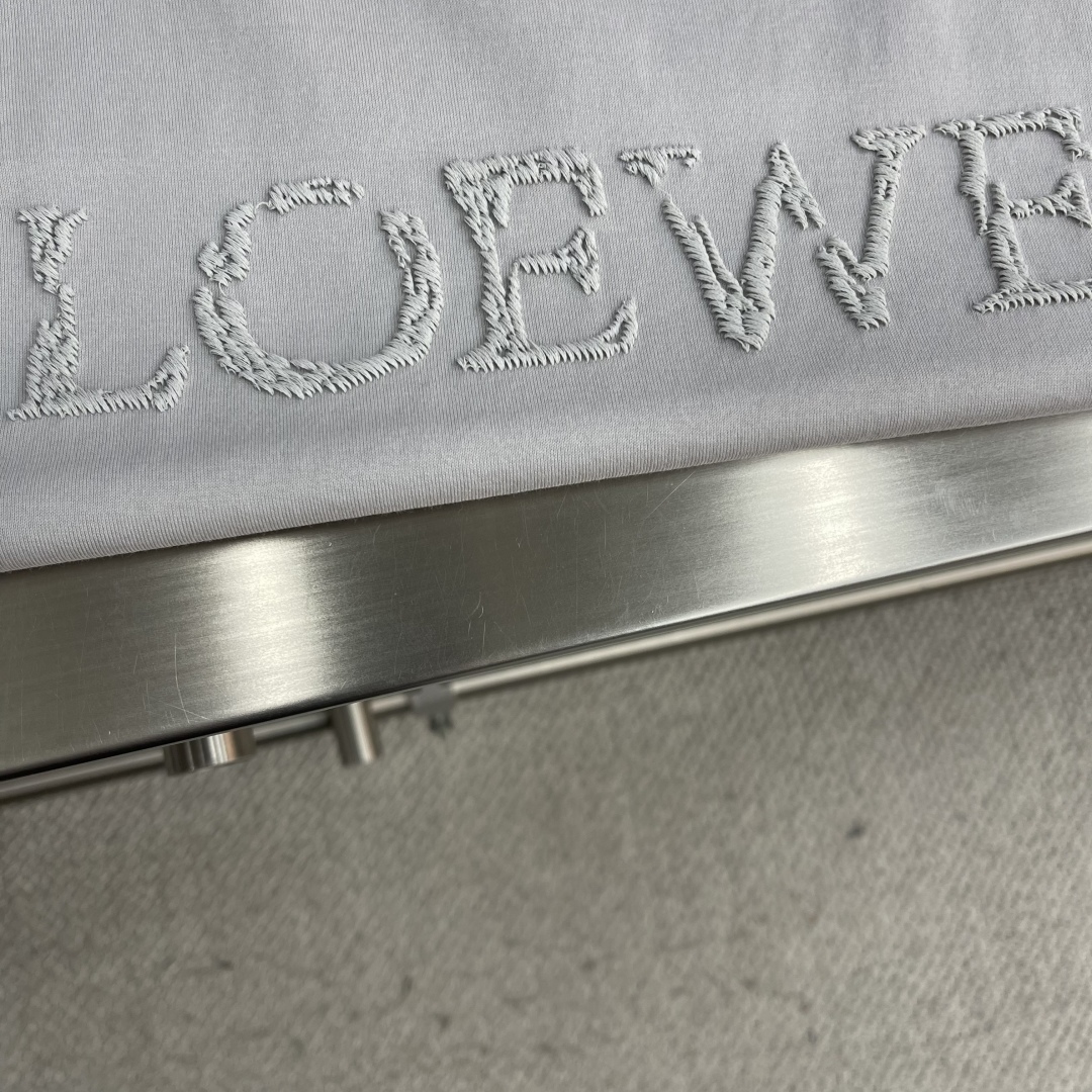 Loewe 2025 Spring/Summer Embroidered Logo T-Shirt - Soft, Breathable Cotton 5 cmp i1742897450964 3634 0 2