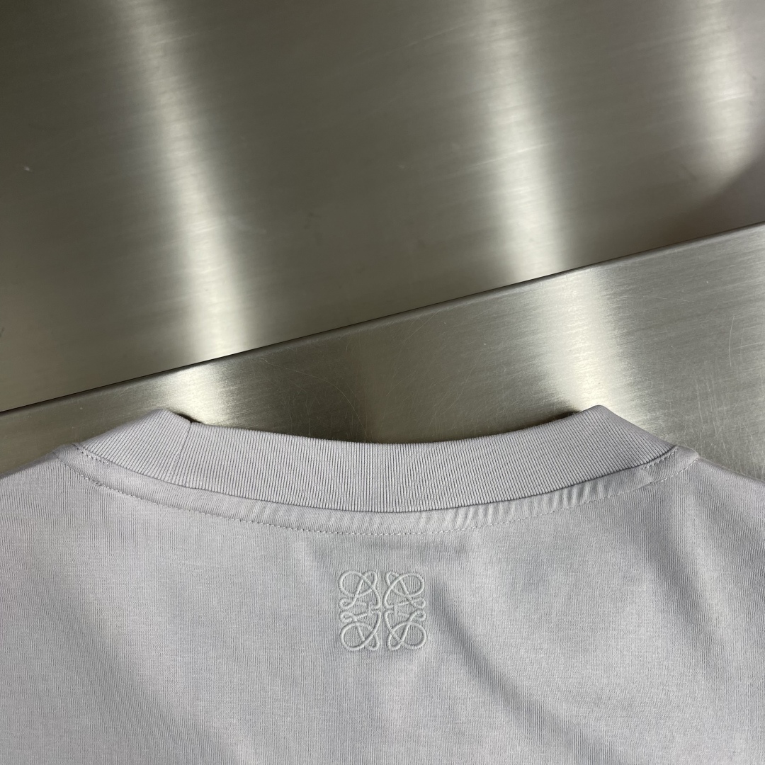 Loewe 2025 Spring/Summer Embroidered Logo T-Shirt - Soft, Breathable Cotton 7 cmp i1742897450977 8209 0 4