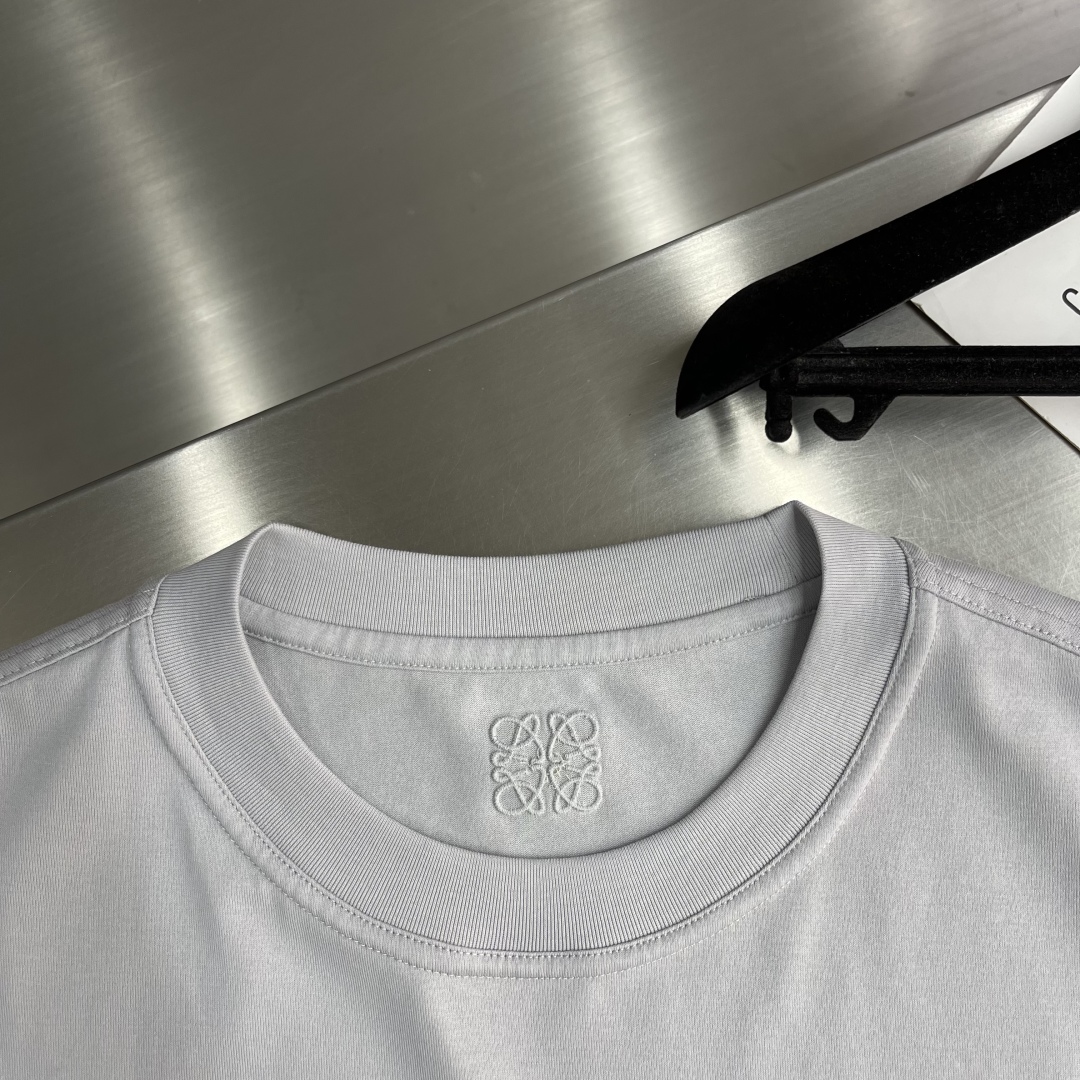 Loewe 2025 Spring/Summer Embroidered Logo T-Shirt - Soft, Breathable Cotton 4 cmp i1742897450987 7572 0 1