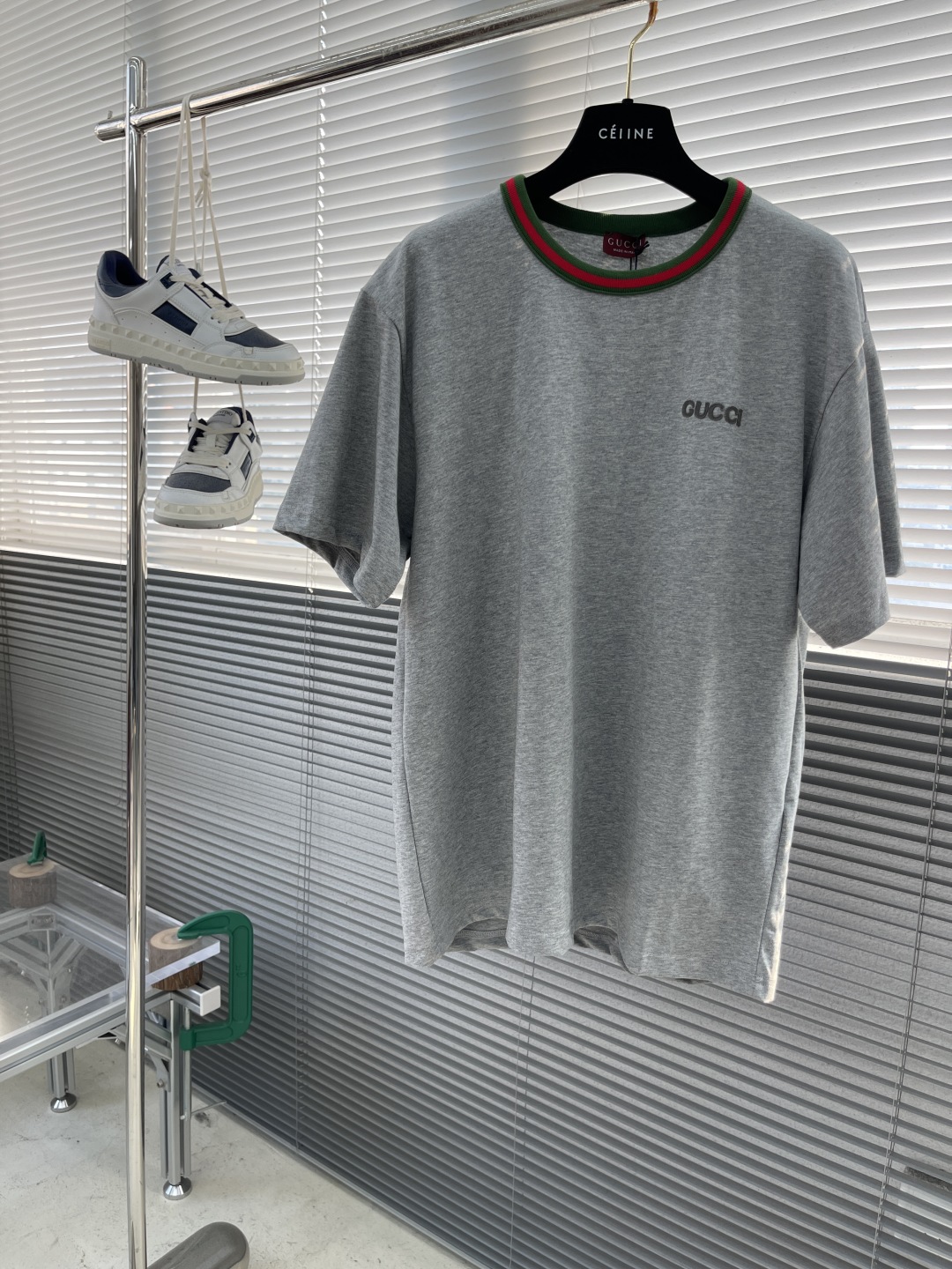 Gucci 25SS New Short-Sleeve T-Shirt with Logo Patch and Web Trim 1 cmp i1742901015146 4157 0 5