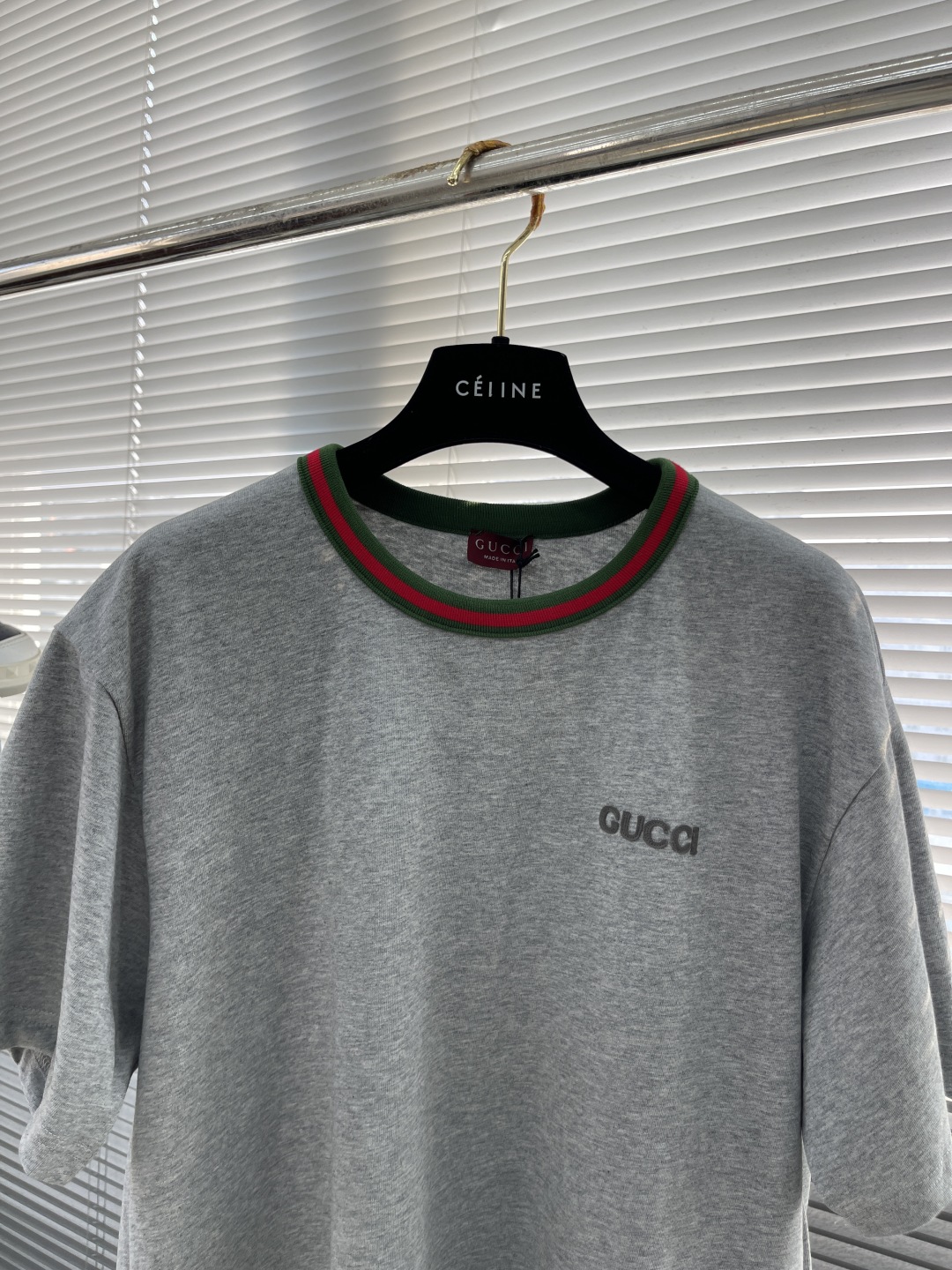 Gucci 25SS New Short-Sleeve T-Shirt with Logo Patch and Web Trim 2 cmp i1742901015189 9693 0 6
