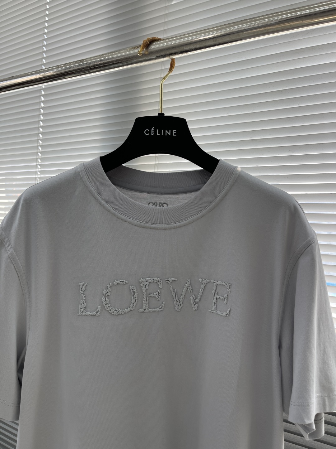 Loewe 2025 Spring/Summer Embroidered Logo T-Shirt - Soft, Breathable Cotton 2 cmp i1742903008748 3436 0 7