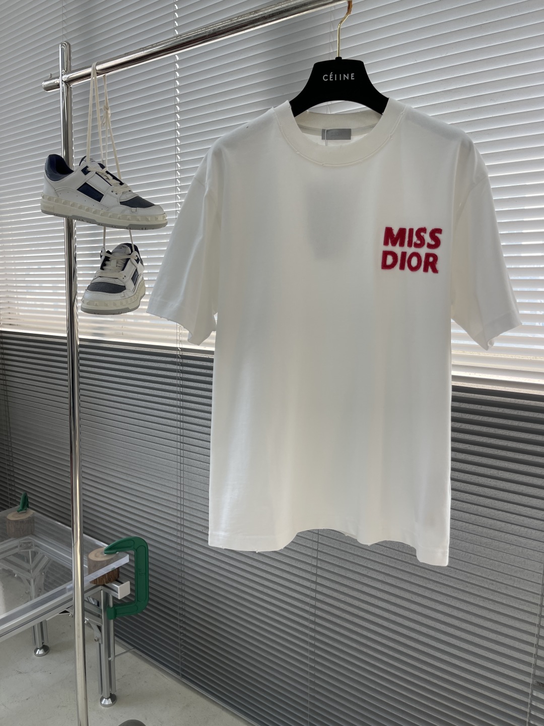 Dior 25SS White T-Shirt with 'Miss Dior' Embroidery, Unisex Oversized Fit 1 cmp i1742985704135 6496 0 5