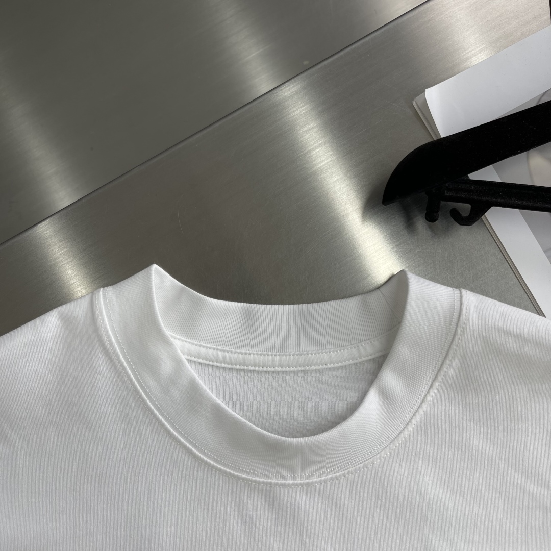 Burberry Duck Print Oversized T-Shirt - White, Playful Design 3 cmp i1743334723644 6775 0 0