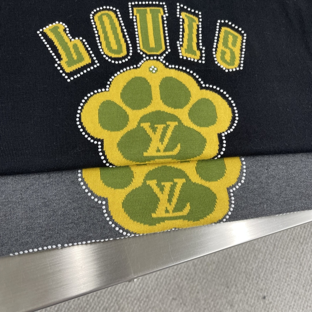 Louis Vuitton 2025 Spring/Summer Embroidered Logo Short Sleeve T-Shirt 3 cmp i1743335238269 210 0 2