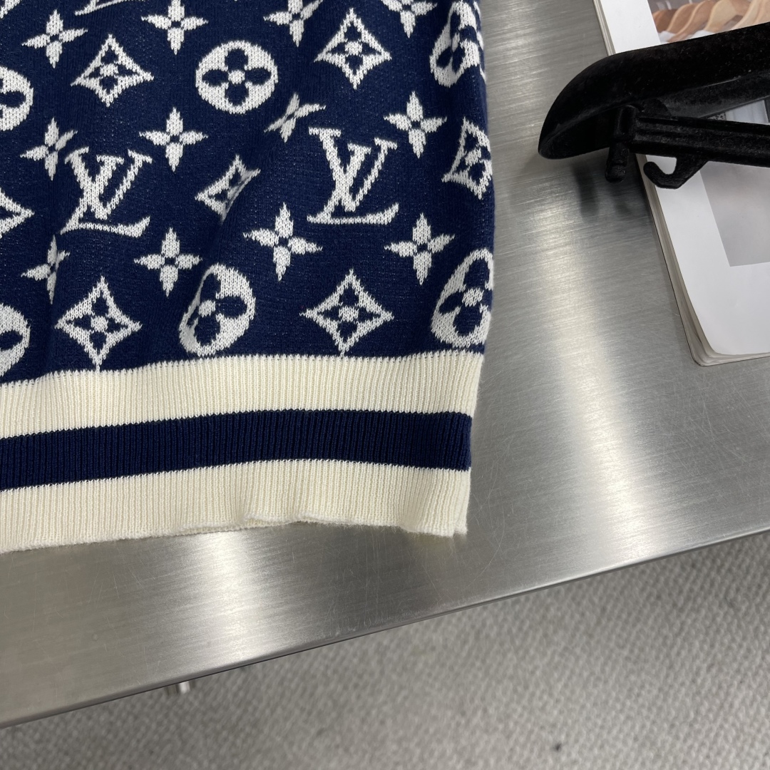 

-驴牌  logo提花针织工艺圆领短袖T恤 胸前拉链装饰 注重细节 最求品质  
男女同款 
码数：