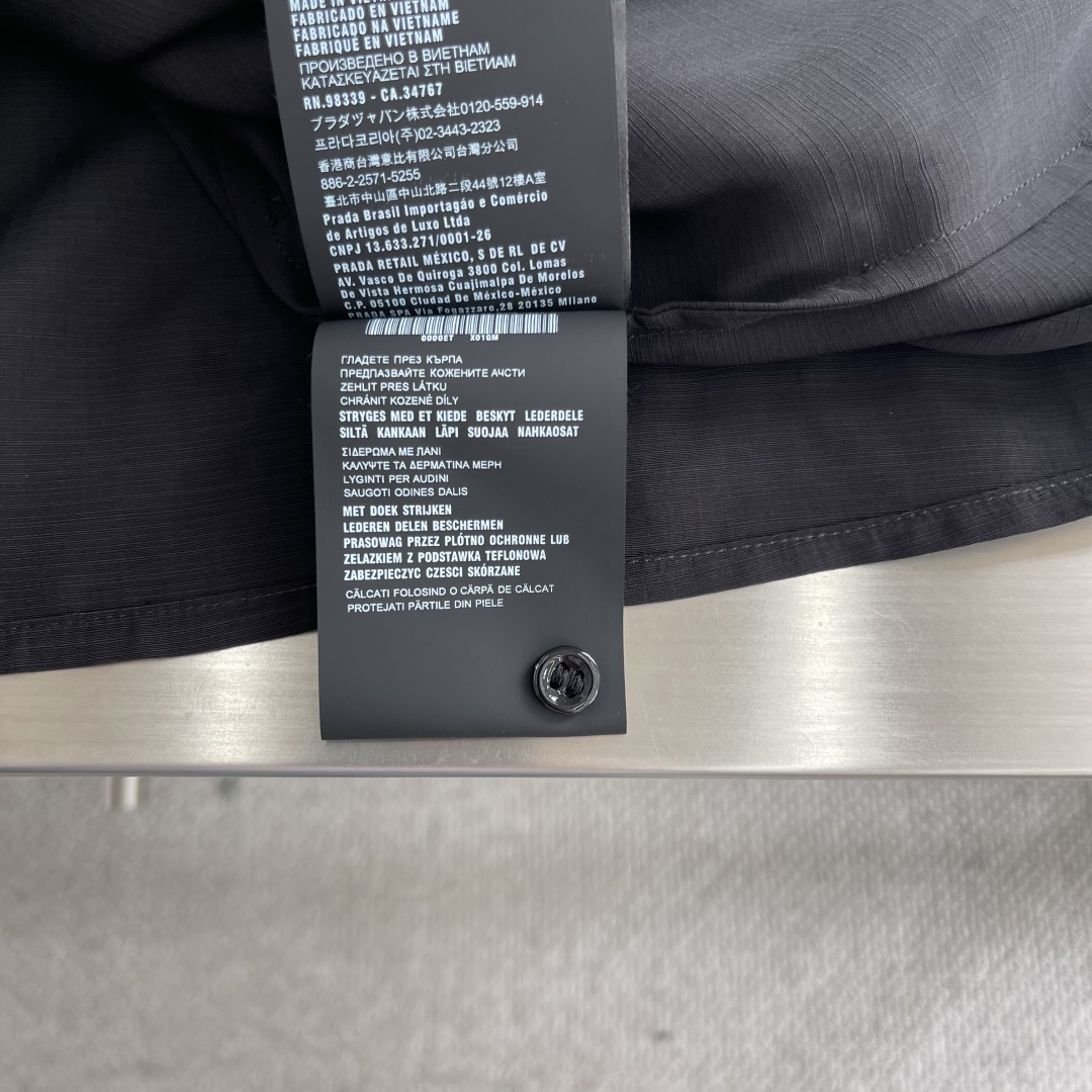 Prada 2025 Men's Black Long Sleeve Designer Shirt with Graphic Print 7 cmp i1743429341990 9049 0 4