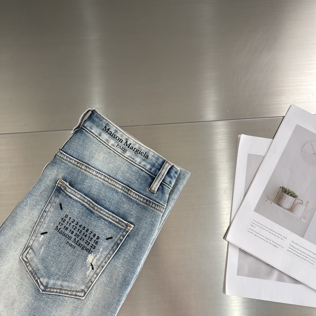 Maison Margiela Men's Distressed Denim Jeans with Numeric Label 3 cmp i1743429950219 3242 0 0