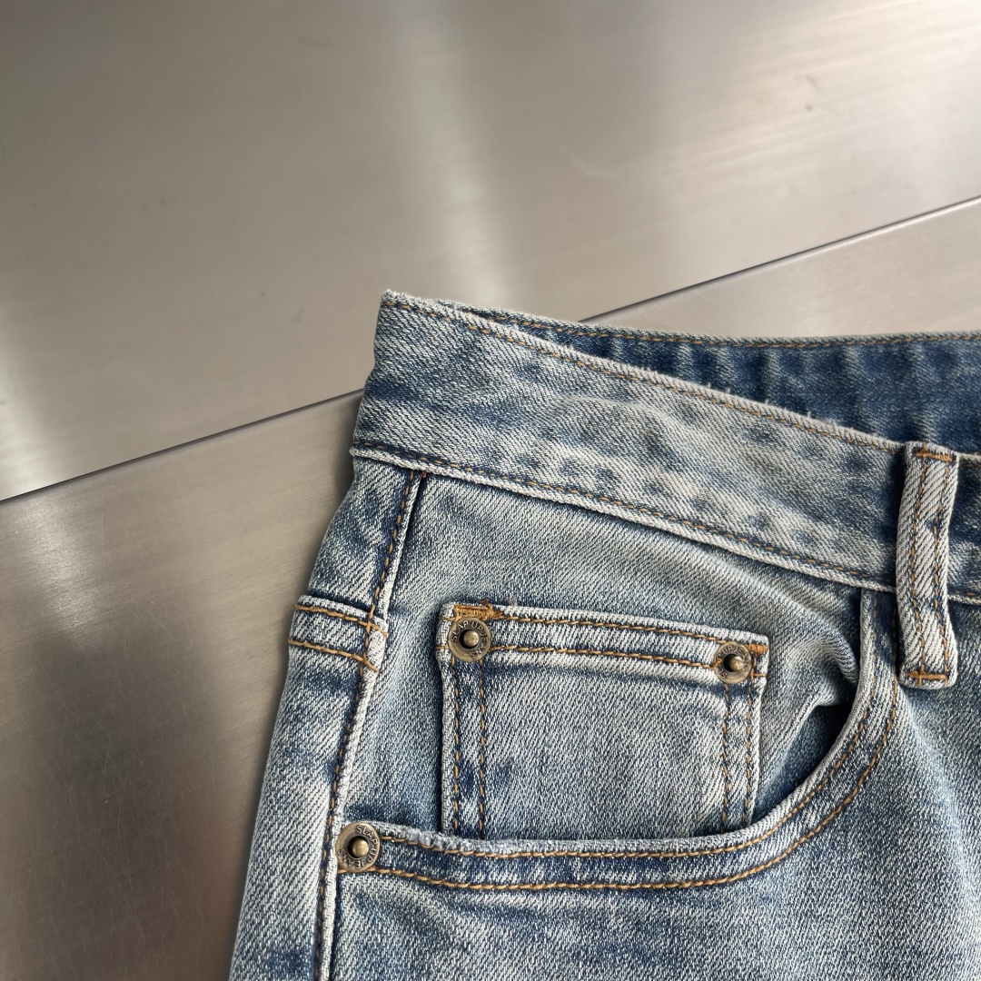 Maison Margiela Men's Distressed Denim Jeans with Numeric Label 5 cmp i1743429950224 8370 0 2