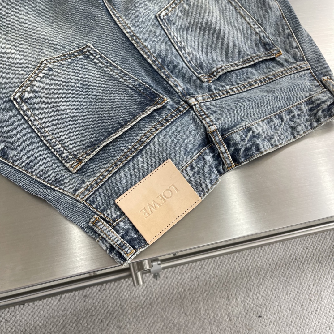 Loew Anagram Jeans: Customized Quality with Unique Engraving and Distressed Details - 图片 7