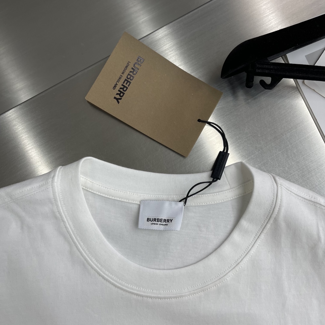 Burberry White Cotton T-Shirt with Equestrian Knight Design 4 cmp i1743430670315 912 0 0