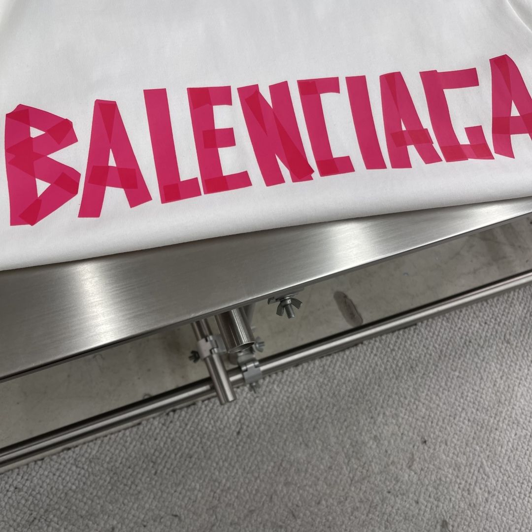 Balenciaga Men's White Cotton T-Shirt with Signature Logo - Casual Style 5 cmp i1743431141044 9955 0 1