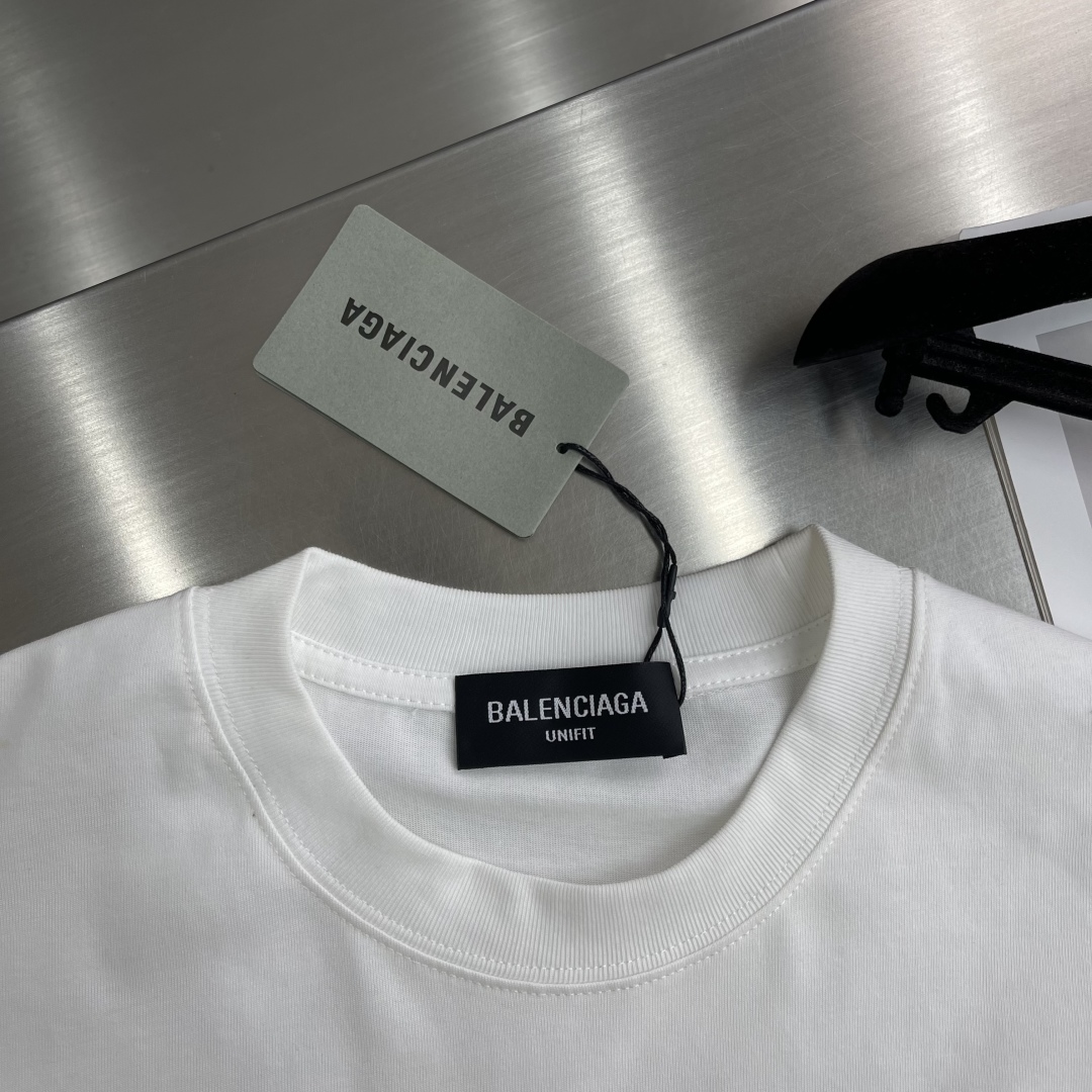Balenciaga Men's White Cotton T-Shirt with Signature Logo - Casual Style 4 cmp i1743431141054 4726 0 0