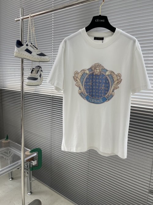 Versace Men's White Cotton T-Shirt with Medusa Logo - Short Sleeve 1 Versace Men's White Cotton T-Shirt with Medusa Logo - Short Sleeve