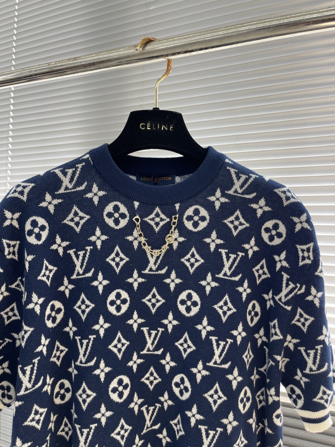 

-驴牌  logo提花针织工艺圆领短袖T恤 胸前拉链装饰 注重细节 最求品质  
男女同款 
码数：