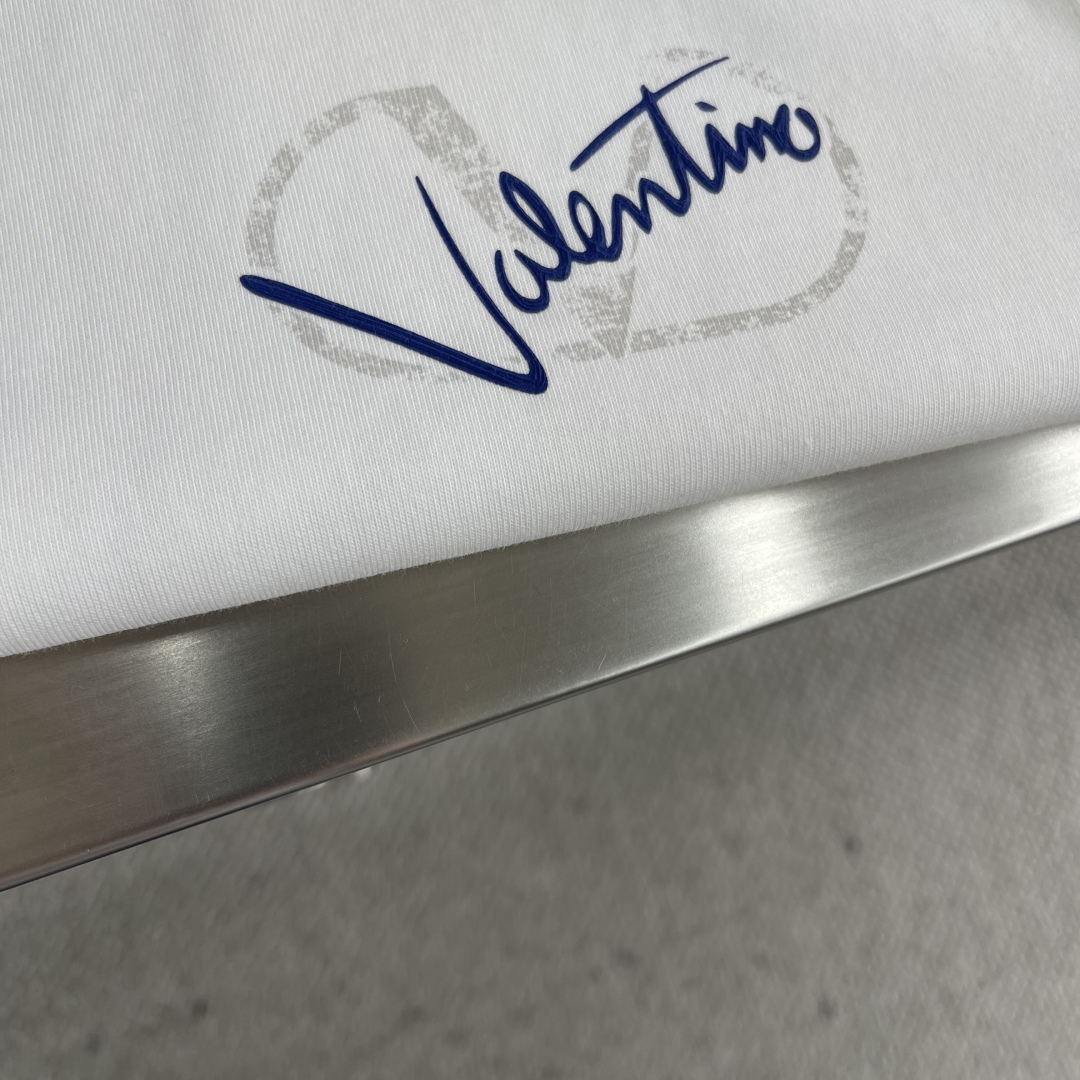 Valentino 2025 Spring/Summer White Cotton T-Shirt with Signature Logo 5 cmp i1743492910222 5934 0 2