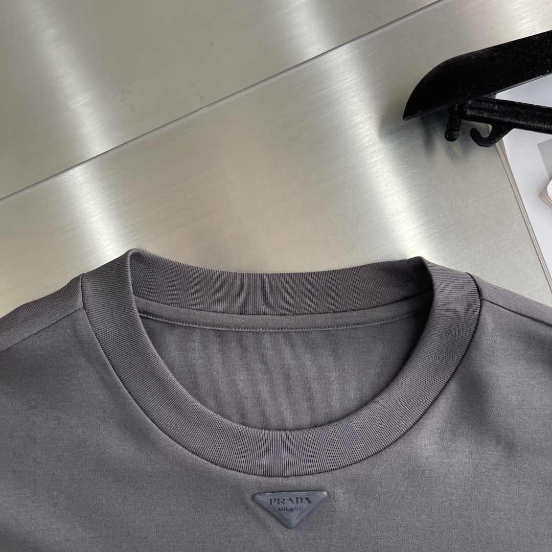 Prada 2025 Spring/Summer Short Sleeve T-Shirt - Modal Fabric, Relaxed Fit 3 cmp i1743492942081 3315 0 0