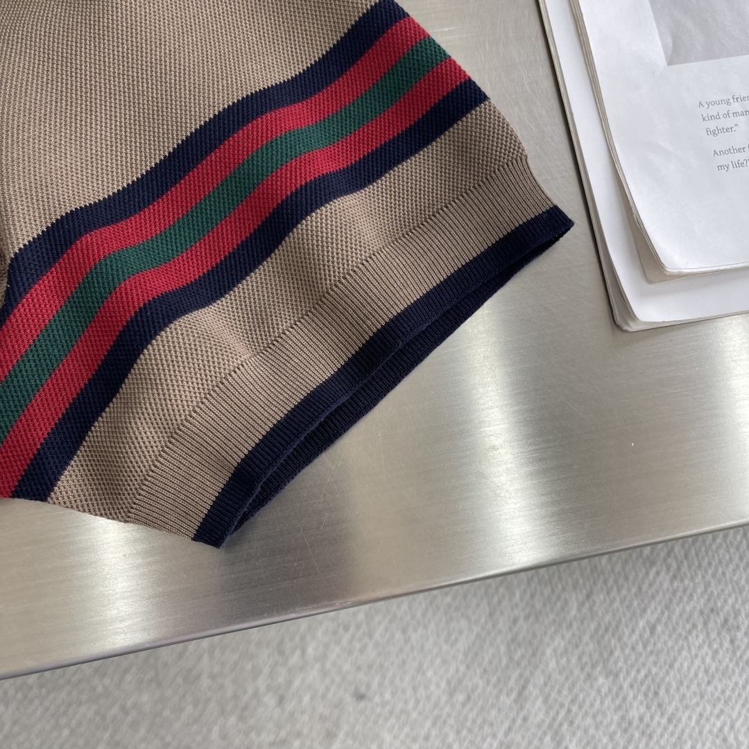 Gucci Men's Beige Knit Polo Shirt with Striped Sleeves - Classic Fit 6 cmp i1743494340320 2855 0 3