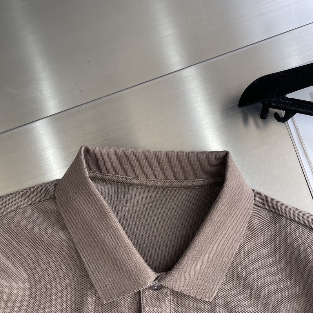 Gucci Men's Beige Knit Polo Shirt with Striped Sleeves - Classic Fit 3 cmp i1743494340332 3937 0 0