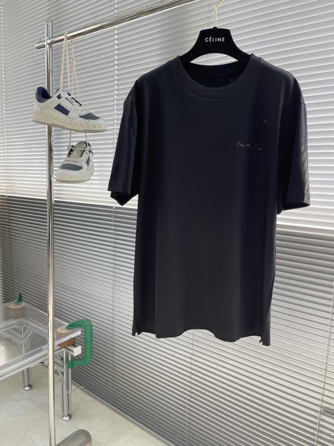 Dior 2025 Spring/Summer Cotton T-Shirt with Embossed Metal Logo Accent