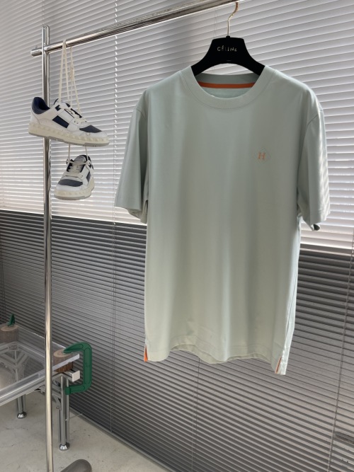 Hermes Men's Classic Logo Embroidered Short Sleeve T-Shirt - Spring/Summer 2025 1 Hermes Men's Classic Logo Embroidered Short Sleeve T-Shirt - Spring/Summer 2025