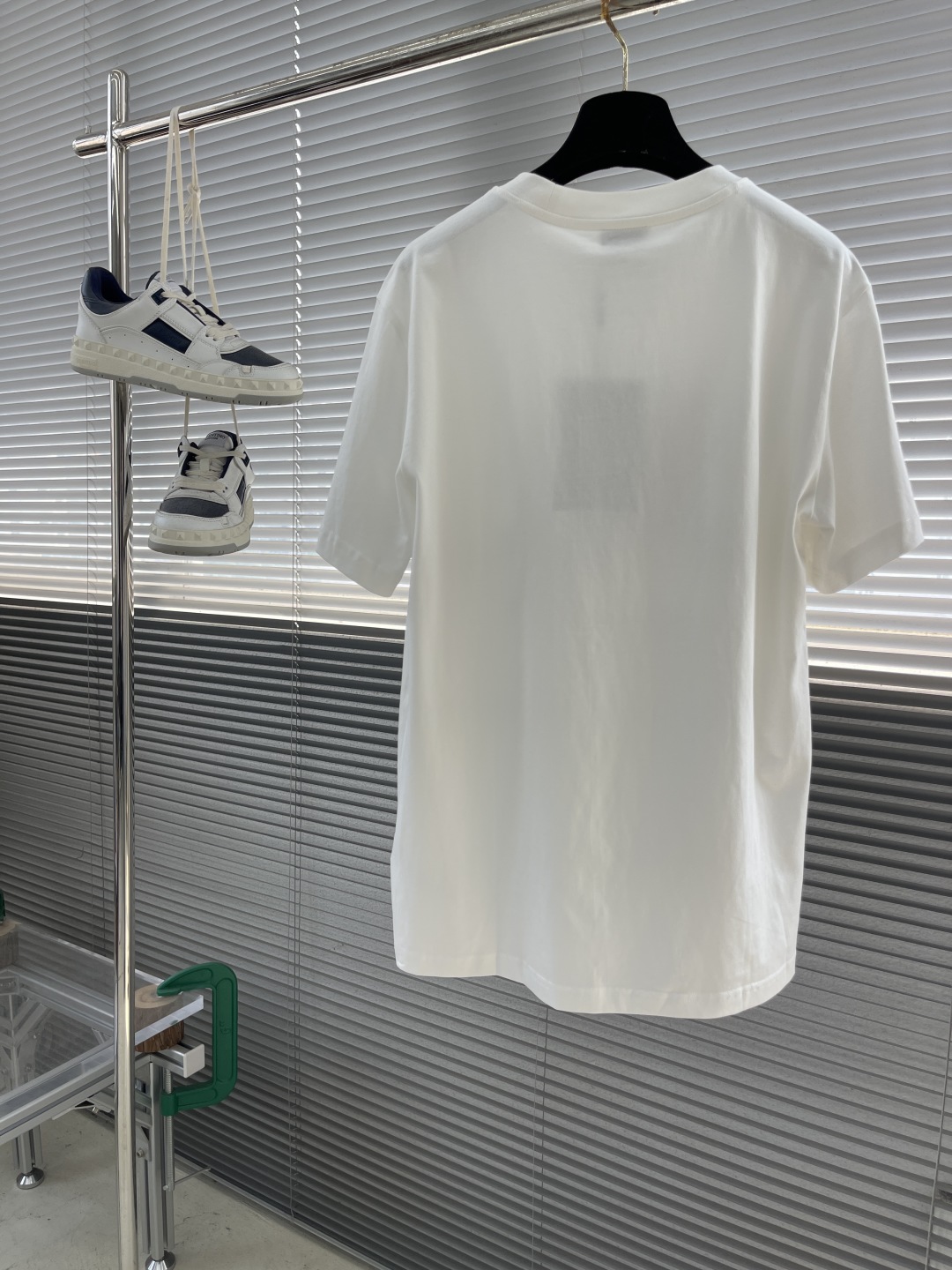 Burberry White Cotton T-Shirt with Equestrian Knight Design 8 cmp i1743589496215 4947 0 7