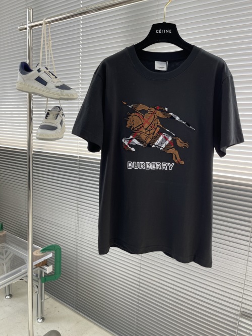 Burberry Men's Black Cotton T-Shirt with Equestrian Knight Logo 1 Burberry Men's Black Cotton T-Shirt with Equestrian Knight Logo