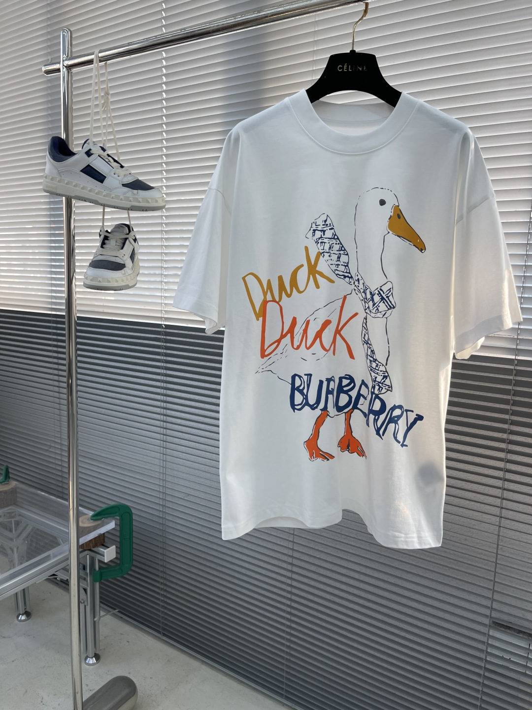 Burberry Duck Print Oversized T-Shirt - White, Playful Design 1 cmp i1743590447934 6072 0 5