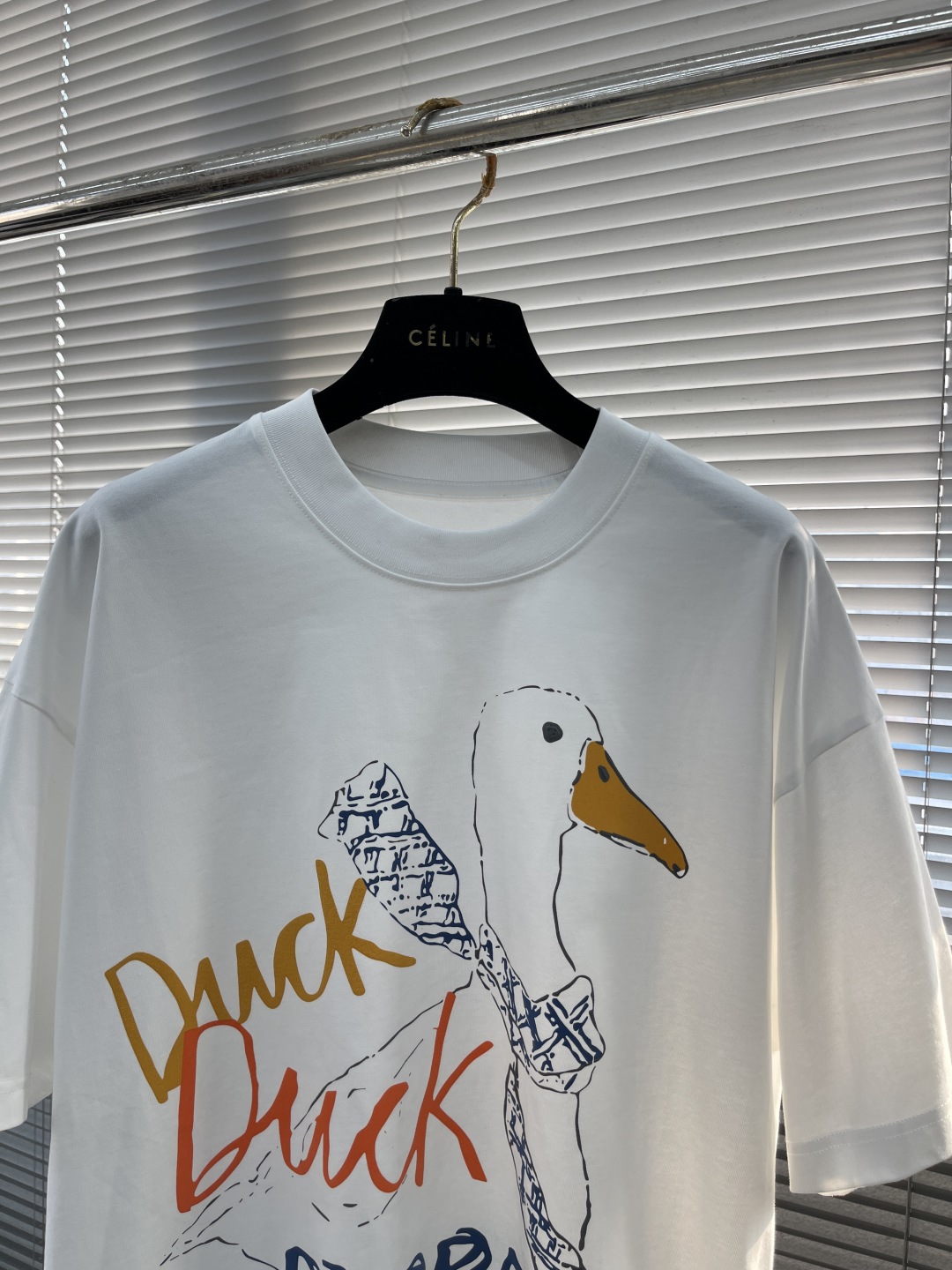 Burberry Duck Print Oversized T-Shirt - White, Playful Design 2 cmp i1743590447987 3453 0 6
