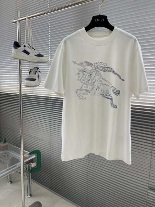 Burberry 2025 Spring/Summer White Cotton T-Shirt with Equestrian Knight Design 1 Burberry 2025 Spring/Summer White Cotton T-Shirt with Equestrian Knight Design
