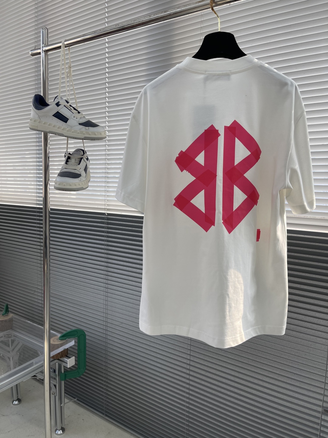 Balenciaga Men's White Cotton T-Shirt with Signature Logo - Casual Style 8 cmp i1743593838919 9781 0 7