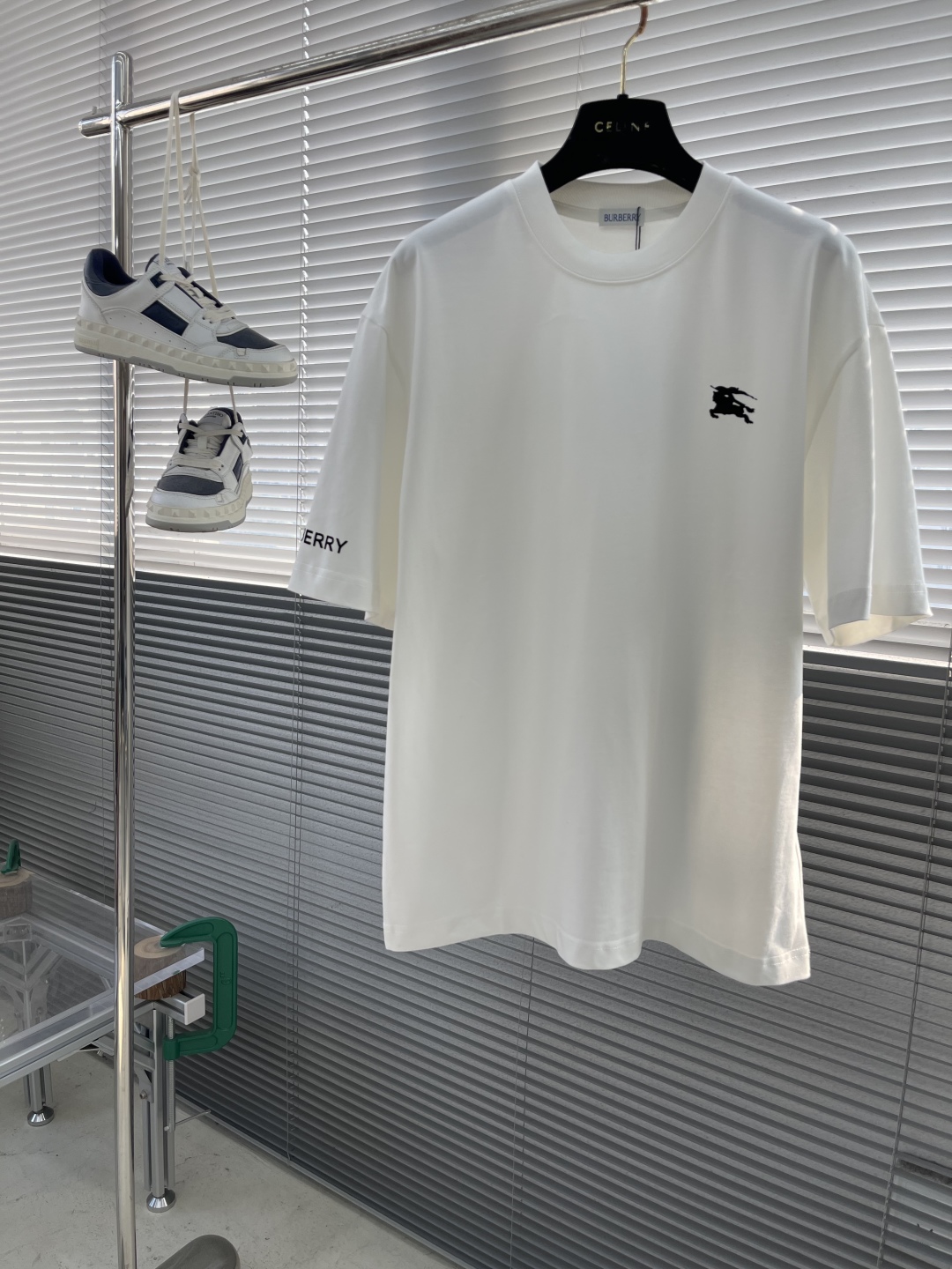 Burberry Men's White Cotton T-Shirt with Logo, Casual Short Sleeve Top 1 cmp i1743593987556 15 0 5