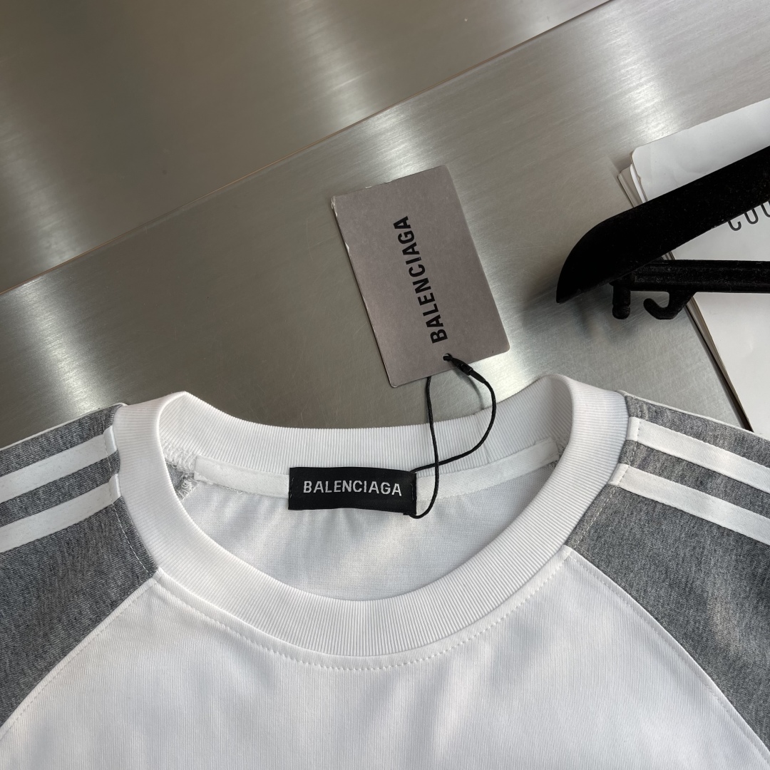 Balenciaga Oversized Raglan Sleeve T-Shirt - Soft & Breathable Fabric 4 cmp i1743594472645 6106 0 0