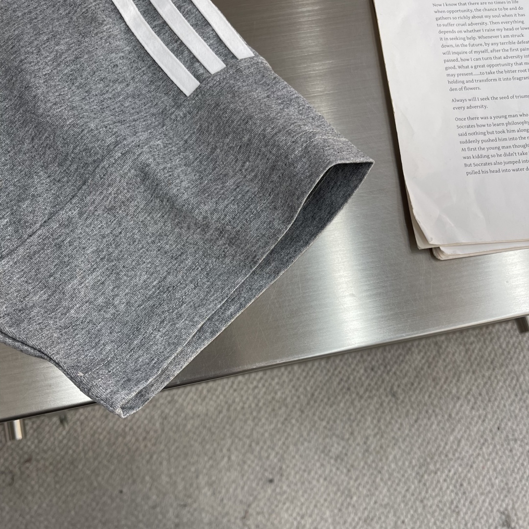 Balenciaga Oversized Raglan Sleeve T-Shirt - Soft & Breathable Fabric 6 cmp i1743594472664 6260 0 3