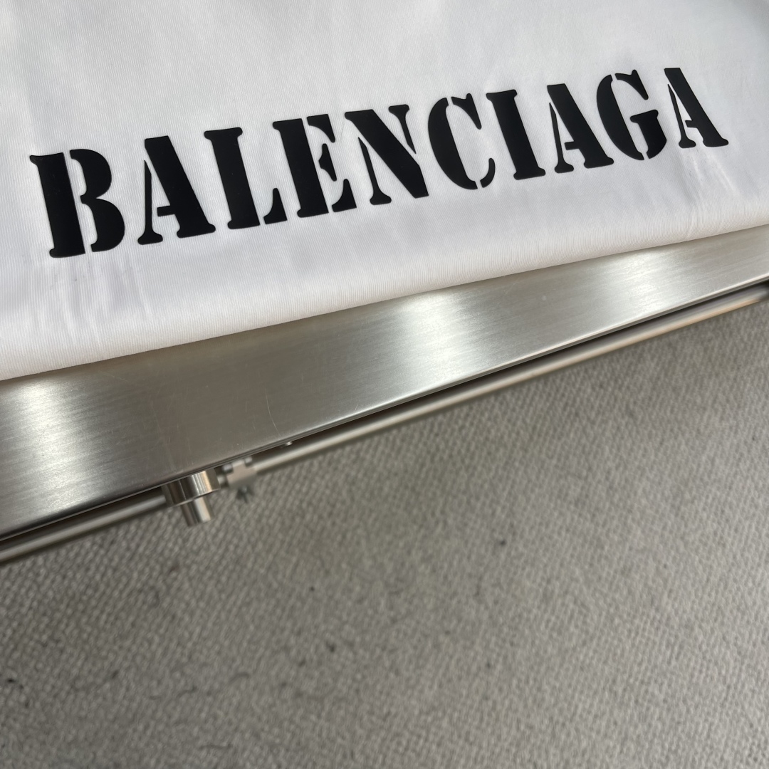 Balenciaga Oversized Raglan Sleeve T-Shirt - Soft & Breathable Fabric 7 cmp i1743594472668 6125 0 4