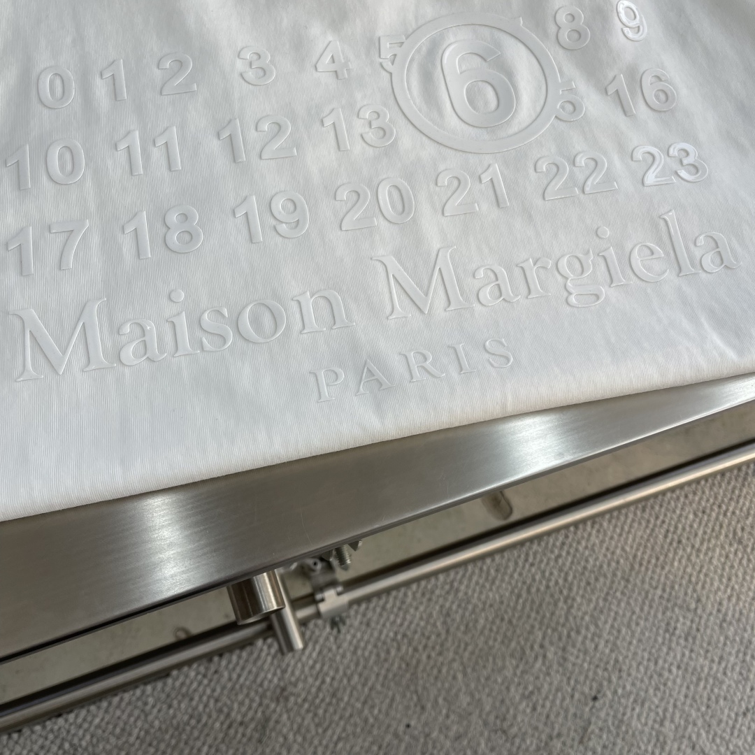 Maison Margiela White Cotton T-Shirt with Silicone Logo - Spring/Summer 2025 8 cmp i1743594838709 2880 0 4